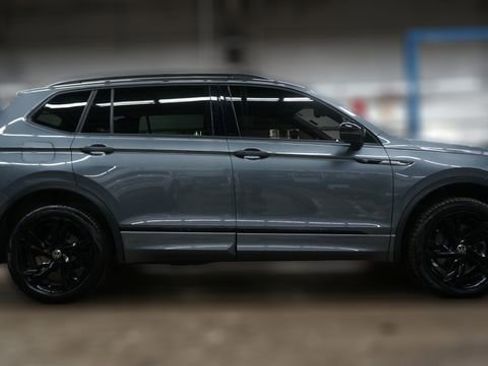 Certified 2023 Volkswagen Tiguan SE R-Line image 8