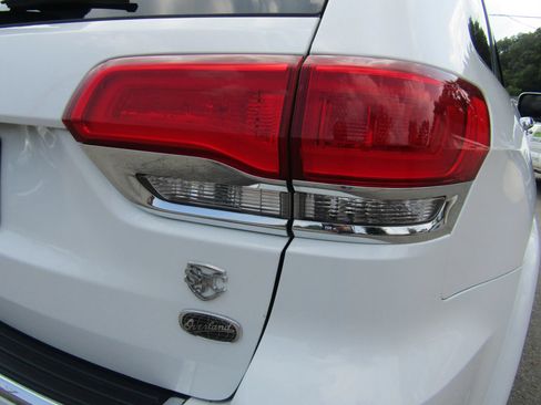 Used 2018 Jeep Grand Cherokee Overland AWD/4WD image 9