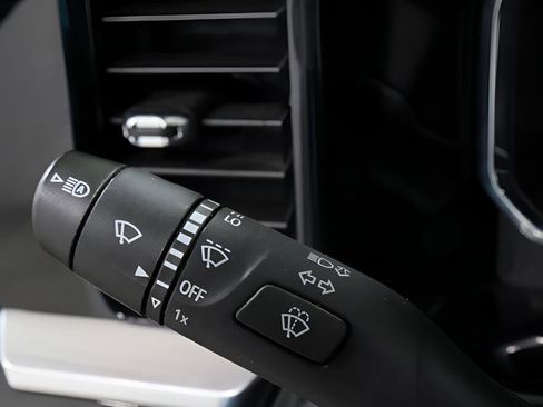 Used 2025 Chevrolet Silverado 2500 LT w/ Convenience Package image 17