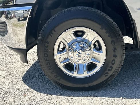 Used 2024 RAM 3500 Tradesman w/ Chrome Appearance Group AWD/4WD image 11