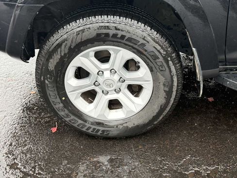 Used 2022 Toyota 4Runner SR5 Premium image 10