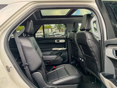 Used 2023 Ford Explorer Limited w/ Limited Technology Package AWD/4WD image 14