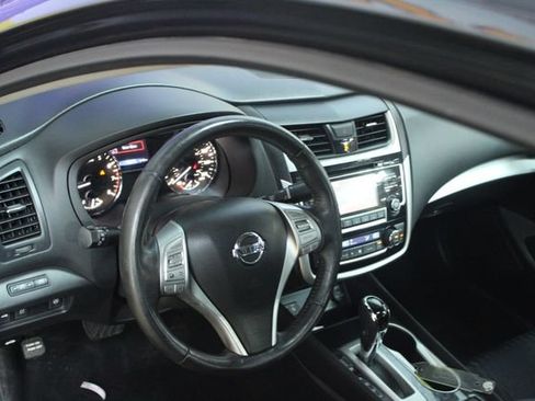 Used 2018 Nissan Altima 2.5 SV FWD image 14