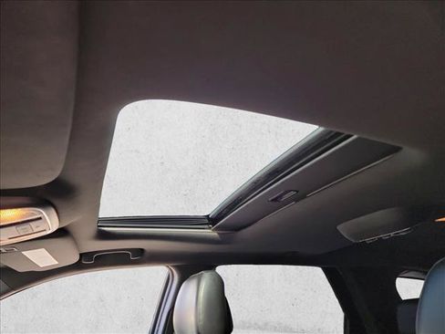 Used 2015 Dodge Durango R/T w/ Technology Group RWD image 19