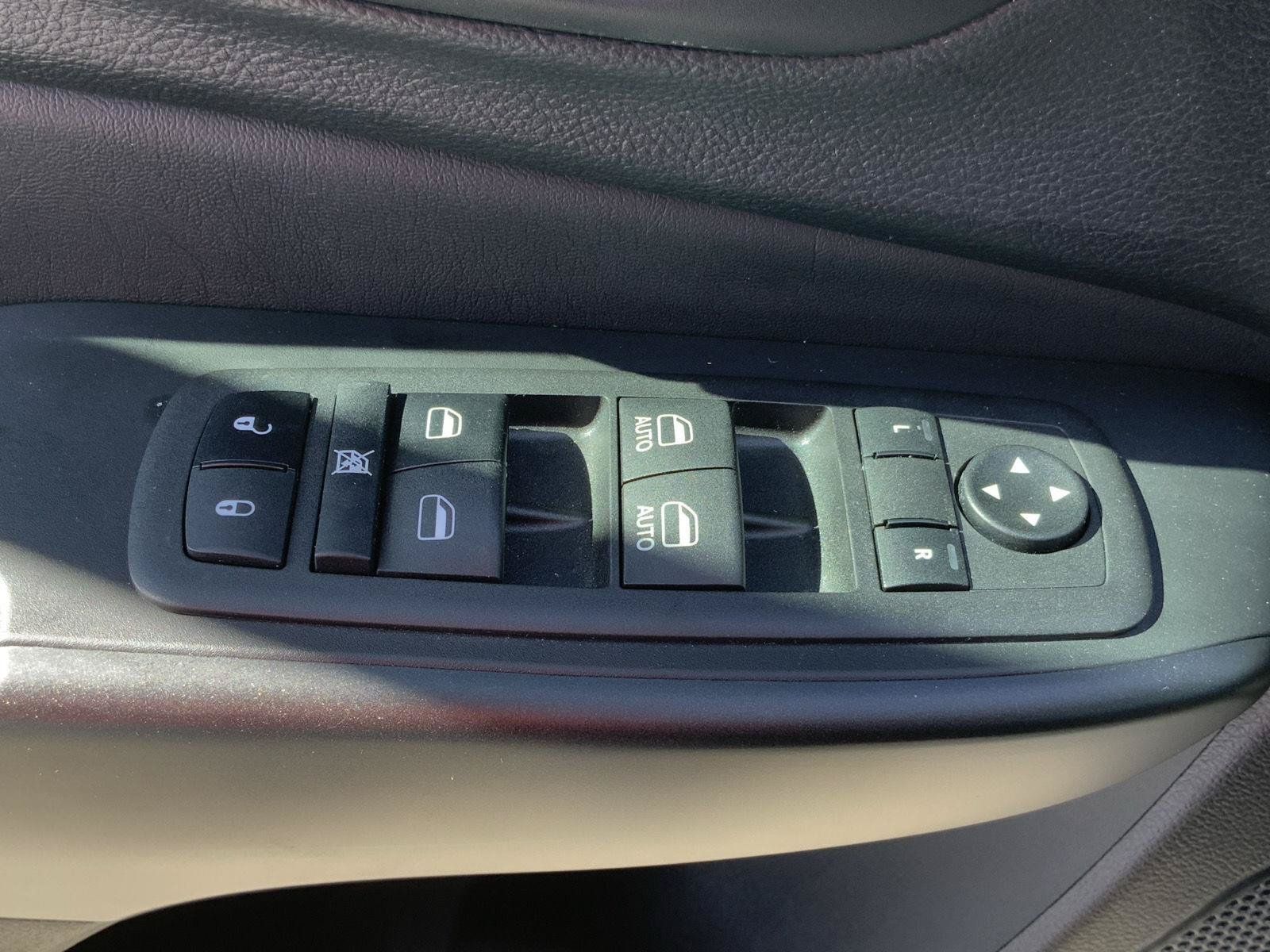 Used 2022 Jeep Cherokee Trailhawk AWD/4WD image 20