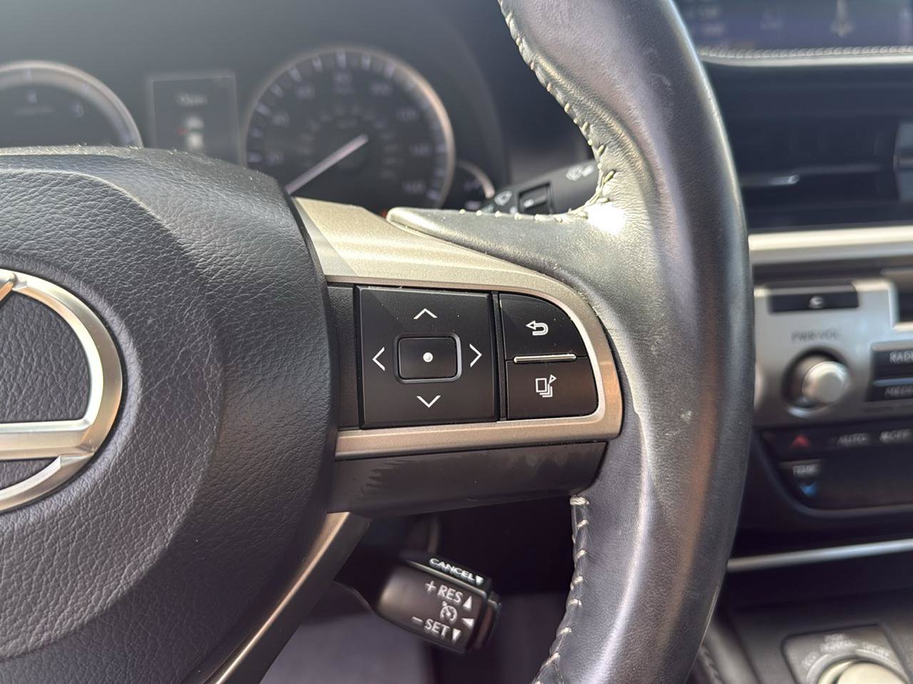 Used 2016 Lexus ES 350 w/ Accessory Package FWD image 18