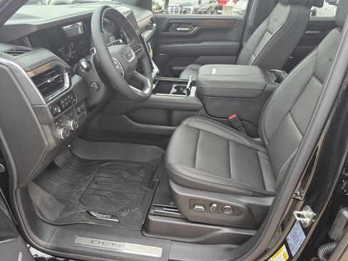 New 2026 GMC Yukon XL Denali w/ Denali Reserve Package AWD/4WD image 10