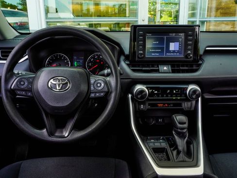 Used 2019 Toyota RAV4 LE FWD image 17