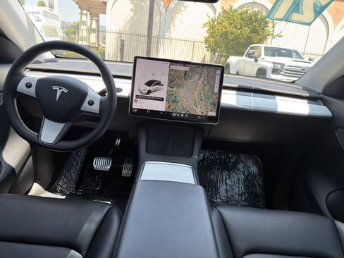 Used 2021 Tesla Model Y Long Range AWD/4WD image 18