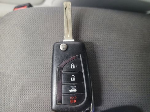 Used 2022 Toyota Corolla LE image 32