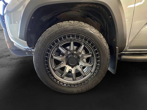Used 2021 Toyota Tacoma TRD Off-Road w/ TRD Premium Off Road Package AWD/4WD image 9