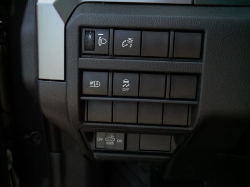 Certified 2024 Toyota Tacoma SR5 AWD/4WD image 32