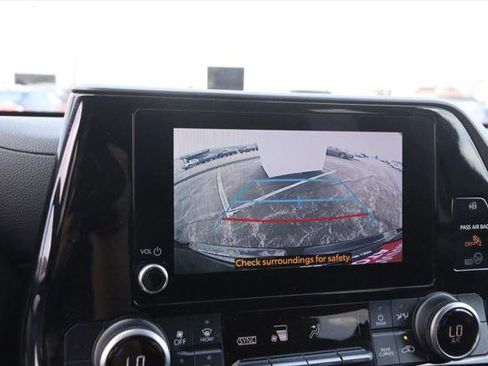 Certified 2024 Toyota Highlander LE image 18