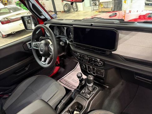 Certified 2025 Jeep Wrangler Unlimited Sahara AWD/4WD image 12