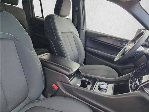 Used 2024 Jeep Grand Cherokee Laredo AWD/4WD image 27