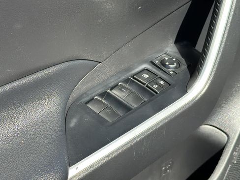 Used 2020 Toyota RAV4 XLE AWD/4WD image 22