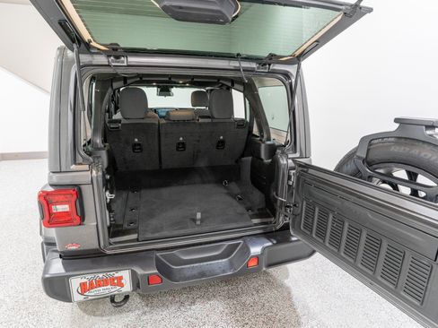 Used 2025 Jeep Wrangler Unlimited Sahara AWD/4WD image 34