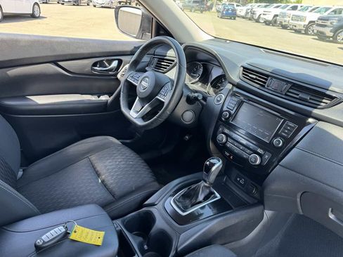Used 2019 Nissan Rogue SV FWD image 13