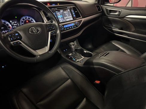 Used 2019 Toyota Highlander XLE image 20
