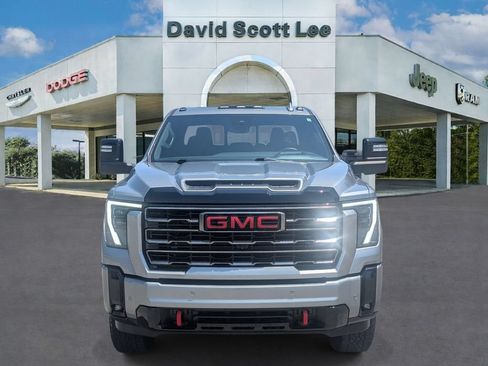 Used 2025 GMC Sierra 2500 AT4 w/ AT4 Premium Plus Package AWD/4WD image 2