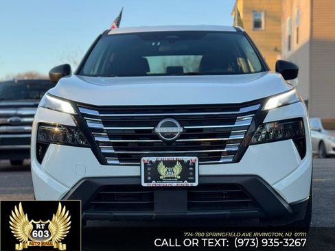 Used 2024 Nissan Rogue S image 2