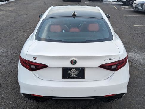 Used 2022 Alfa Romeo Giulia Veloce image 9