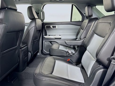 Used 2022 Ford Explorer XLT w/ Equipment Group 202A image 13