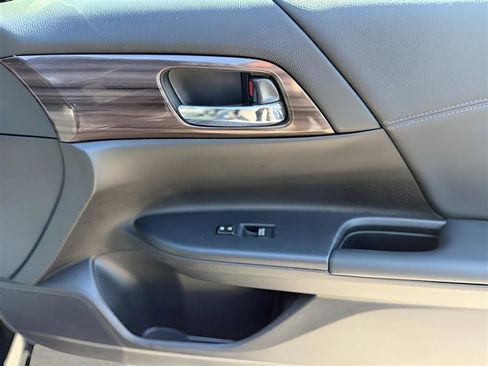 Used 2017 Honda Accord EX-L image 21
