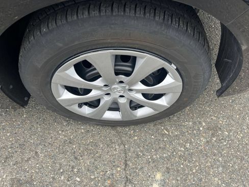 Used 2025 Toyota Corolla LE FWD image 30