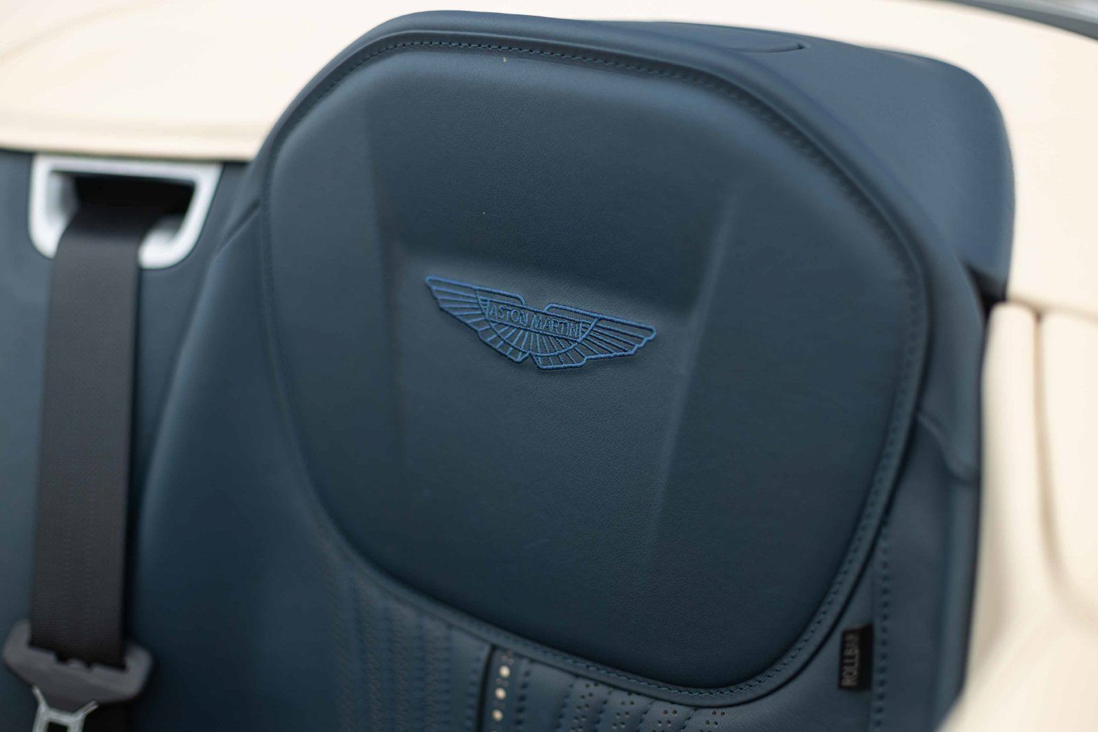 Used 2019 Aston Martin DB11 Volante RWD image 31