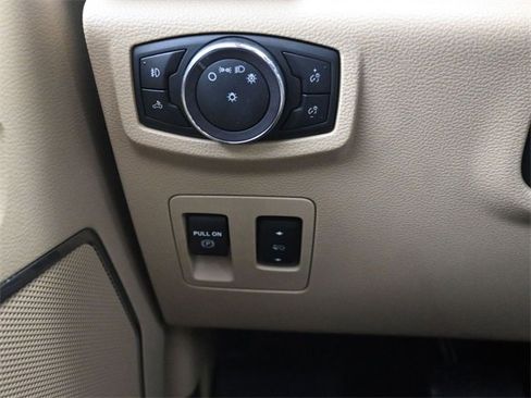 Used 2020 Ford F150 Lariat image 28