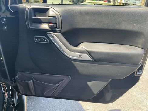 Used 2017 Jeep Wrangler Unlimited Sahara image 23