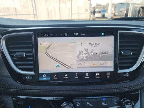 New 2026 Chrysler Pacifica Pinnacle image 2