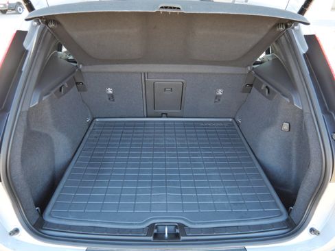 Used 2023 Volvo XC40 Recharge Ultimate image 18