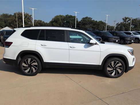 Used 2024 Volkswagen Atlas SE FWD image 2