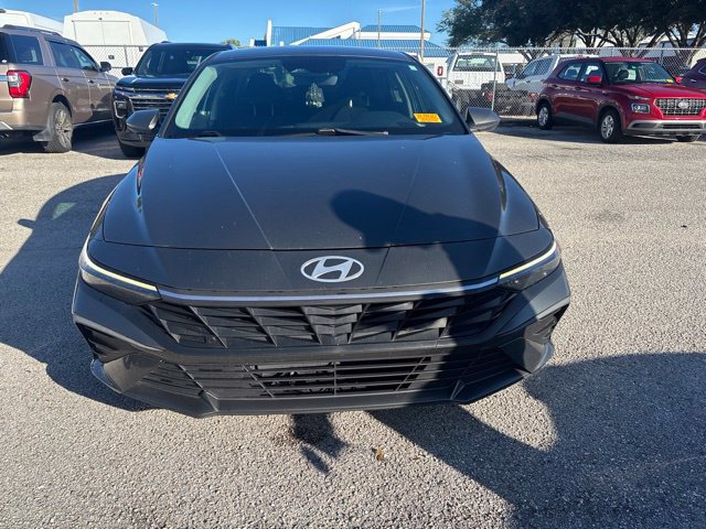 Used 2024 Hyundai Elantra SEL FWD image 2