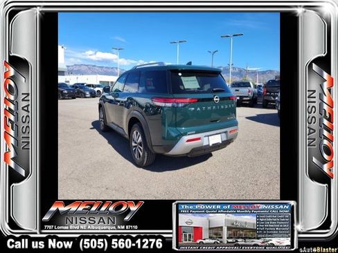 Used 2023 Nissan Pathfinder SL image 3