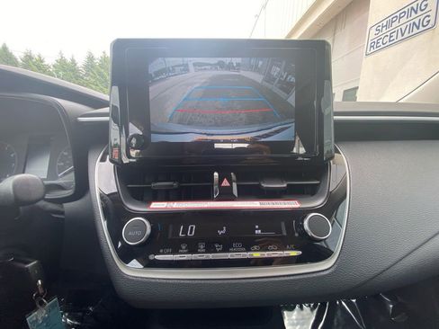 Used 2025 Toyota Corolla LE FWD image 21