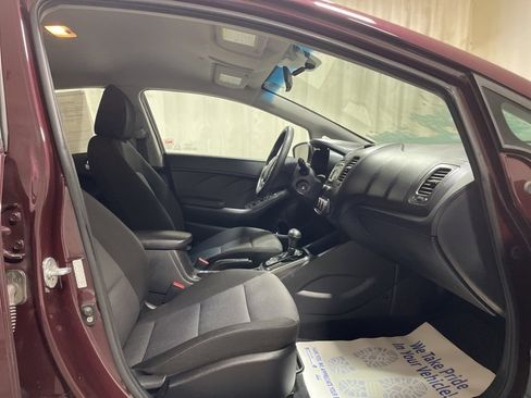 Used 2017 Kia Forte LX image 12