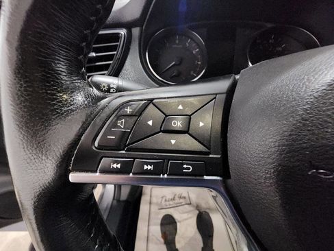 Used 2019 Nissan Rogue SV w/ Premium Package image 15