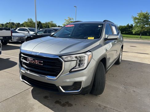 Used 2023 GMC Terrain SLE w/ Driver Convenience Package AWD/4WD image 3