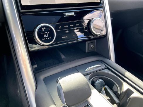 Used 2025 Land Rover Discovery S image 35