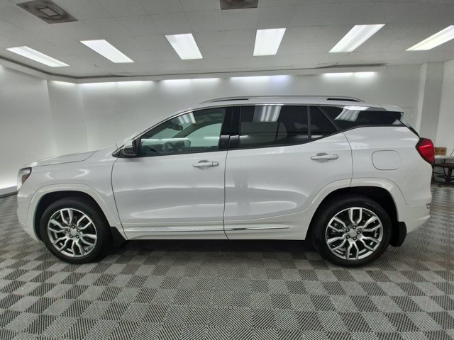 Used 2024 GMC Terrain Denali w/ Denali Premium Package AWD/4WD image 9