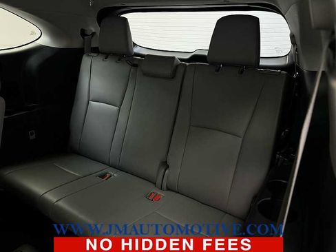 Used 2021 Toyota Highlander XLE image 17