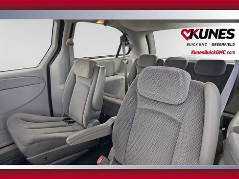 Used 2006 Chrysler Town & Country Touring FWD image 18