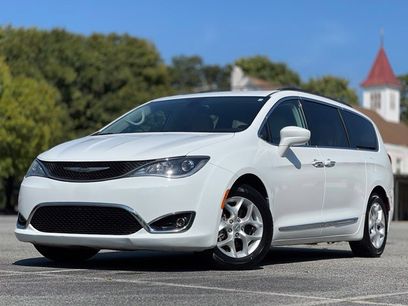 Used 2017 Chrysler Pacifica Touring-L w/ Tire & Wheel Group