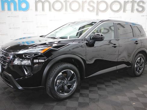 Used 2024 Nissan Rogue SV AWD/4WD image 2