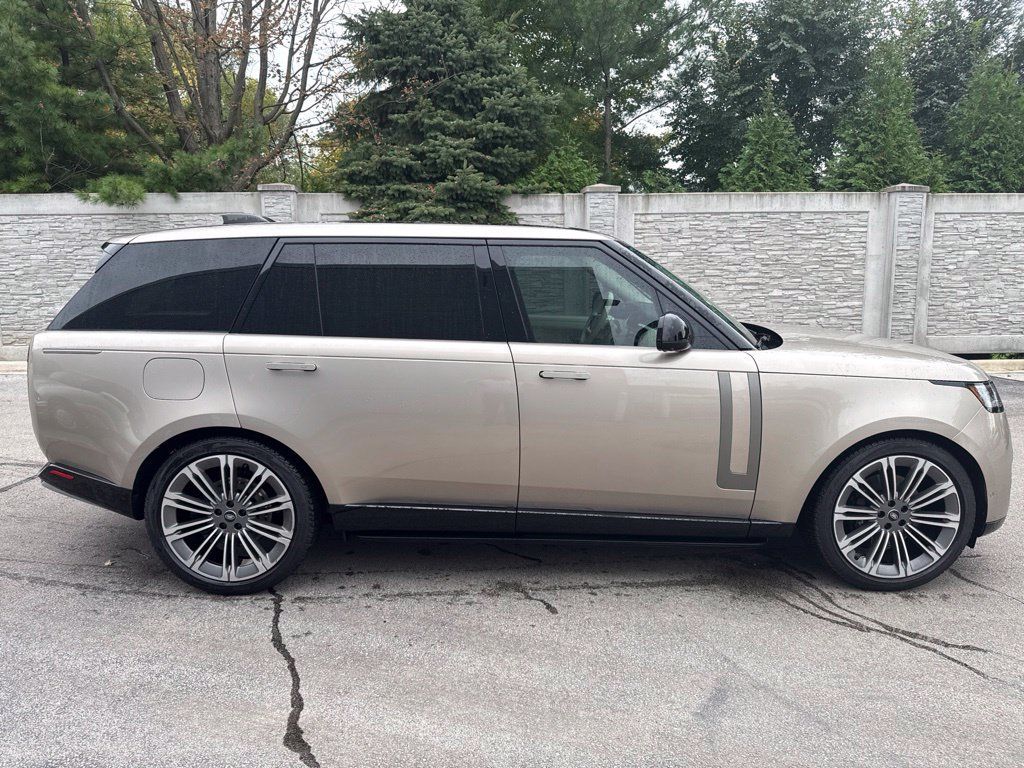 Used 2024 Land Rover Range Rover Long Wheelbase SE AWD/4WD image 5