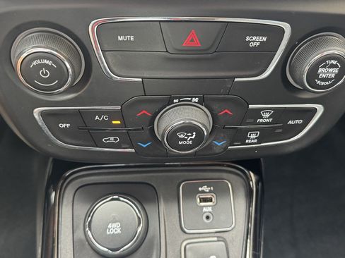 Used 2019 Jeep Compass Latitude AWD/4WD image 13