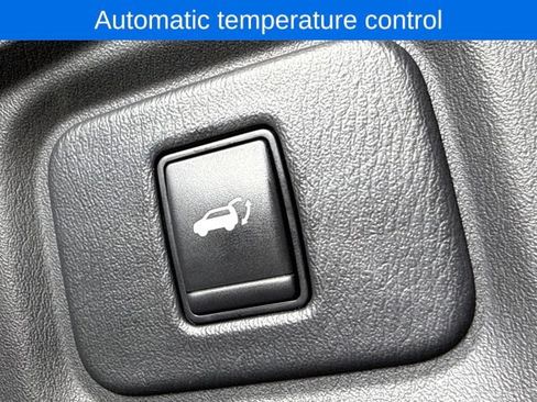 Used 2019 Nissan Pathfinder SL AWD/4WD image 16